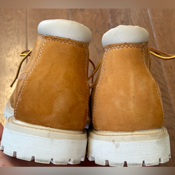 TIMBERLAND s9.5 ladies hiking boots-Worn once! Waterproof suede w/white soles - Picture 9 of 11